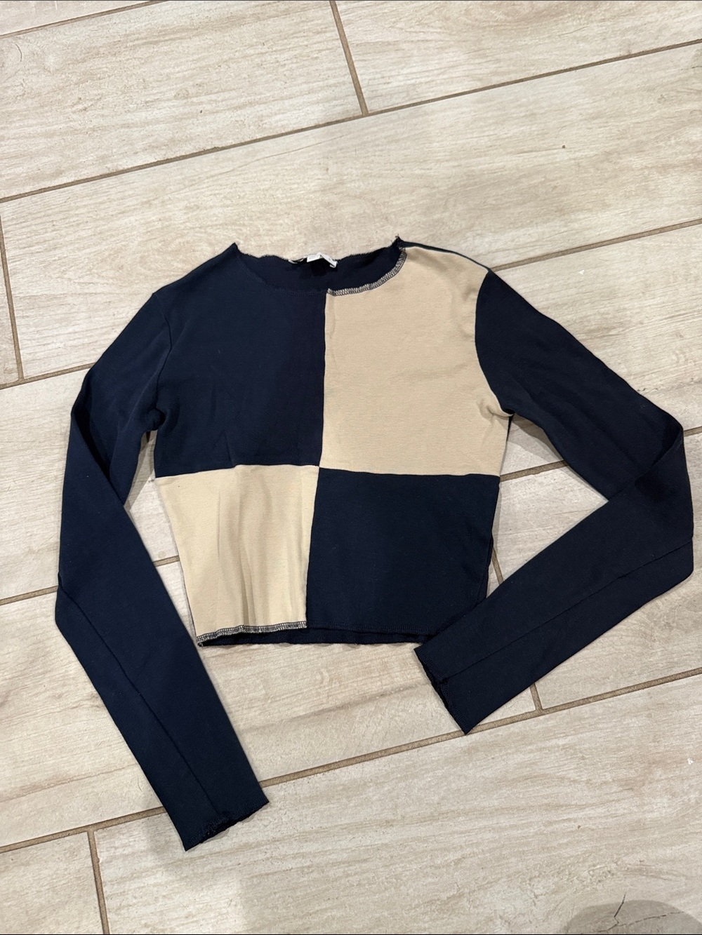Colorblock Long-Sleeve Cropped Top — Navy & Beige
